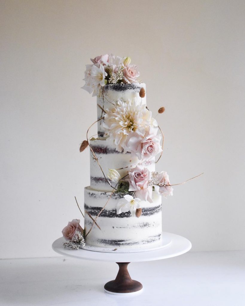 Modern wedding cakes deals 2020